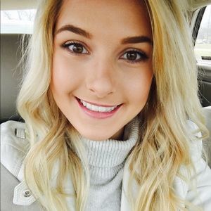 Meet your Posher, Emily